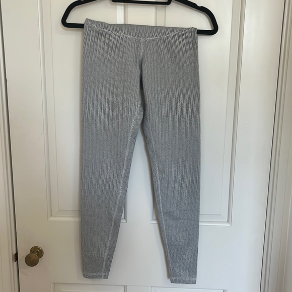 Old Navy chevron patterned leggings size S - Picture 1 of 1